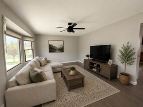 Building Photo - 3 Bed 1.5 Bath home **Available Now***