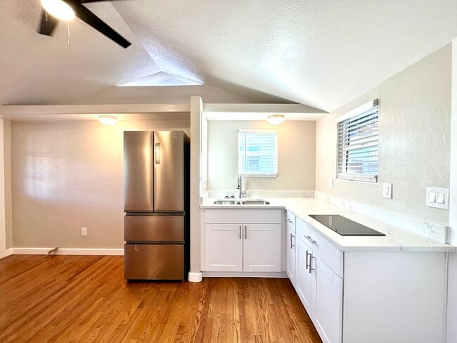 Building Photo - Renovated Studio with Front and Back Yard!...