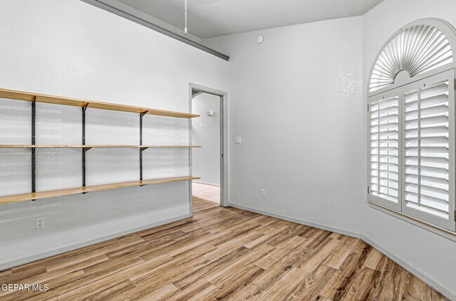 Building Photo - 6141 Loma De Cristo Dr