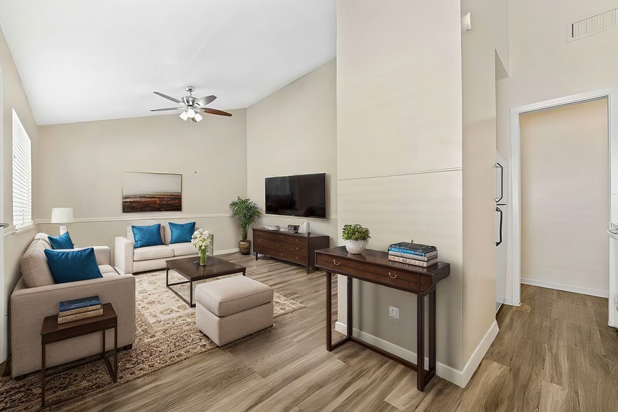 Building Photo - Parker Heights & Flats Apartments