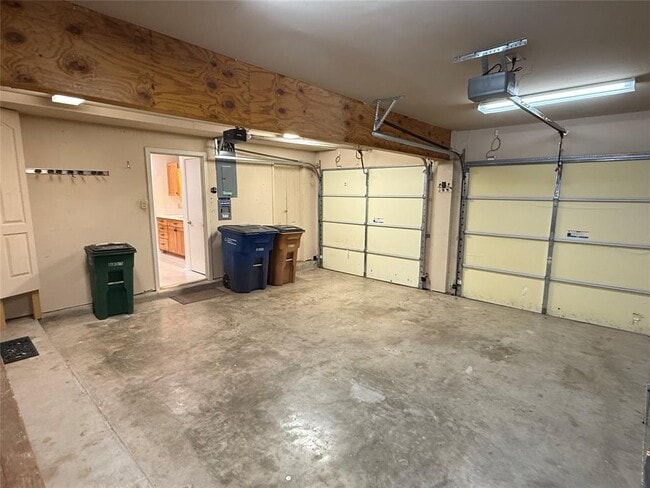 Building Photo - 9106 Rockcrest Cir