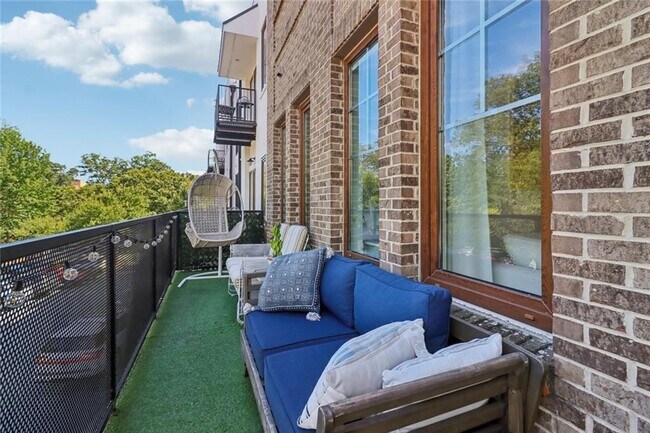 Building Photo - 1430 Dresden Dr NE