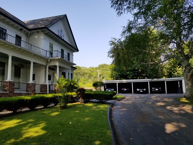 House with Covered Parking Garage - 10 Wauregan Rd