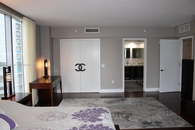 Building Photo - 31 SE 6th St