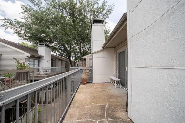 Building Photo - 9707 Richmond Ave.