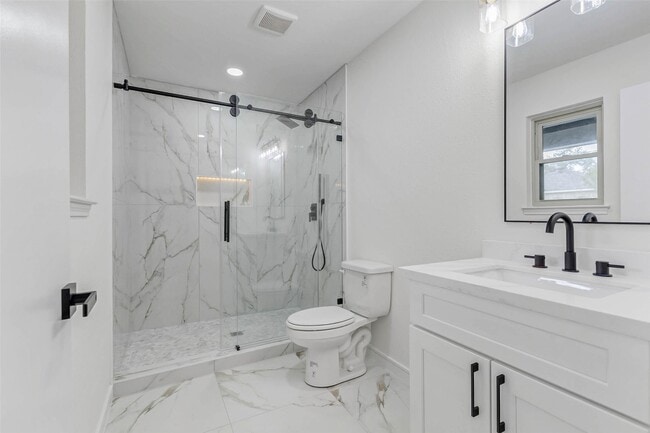 Building Photo - 9923 Emnora Ln