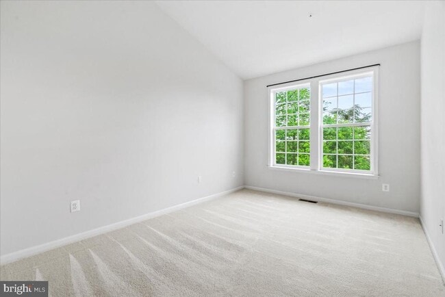 Building Photo - 309 Spring Bank Way