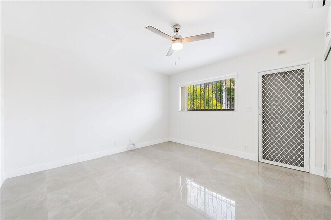 Building Photo - 2170 NE 51st Ct