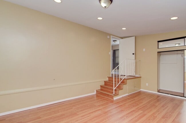 Building Photo - 3-Bed Signal Hill House for Lease