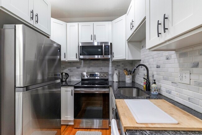 Primary Photo - 32 Reedsdale St