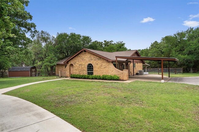 Building Photo - 203 Serenada Dr