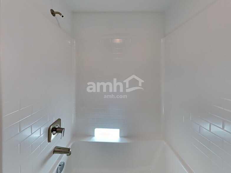 Building Photo - 3360 Blodwen St