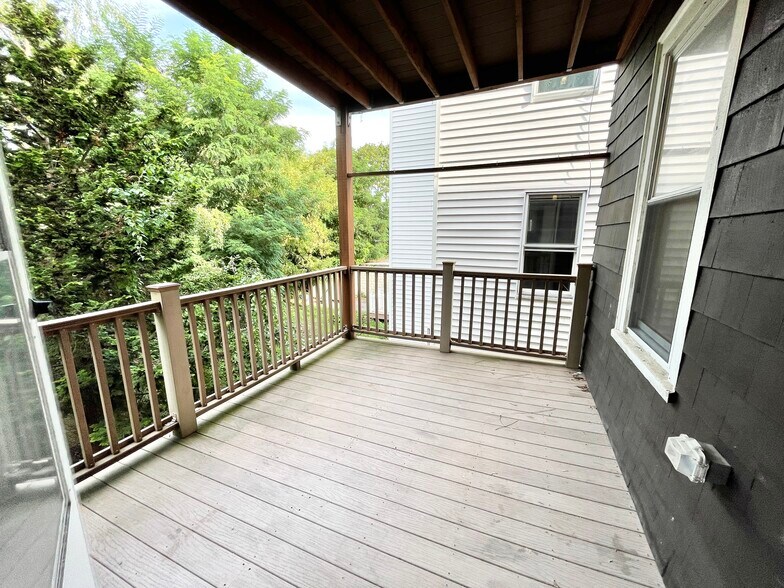 Building Photo - 108 Buttonwood St