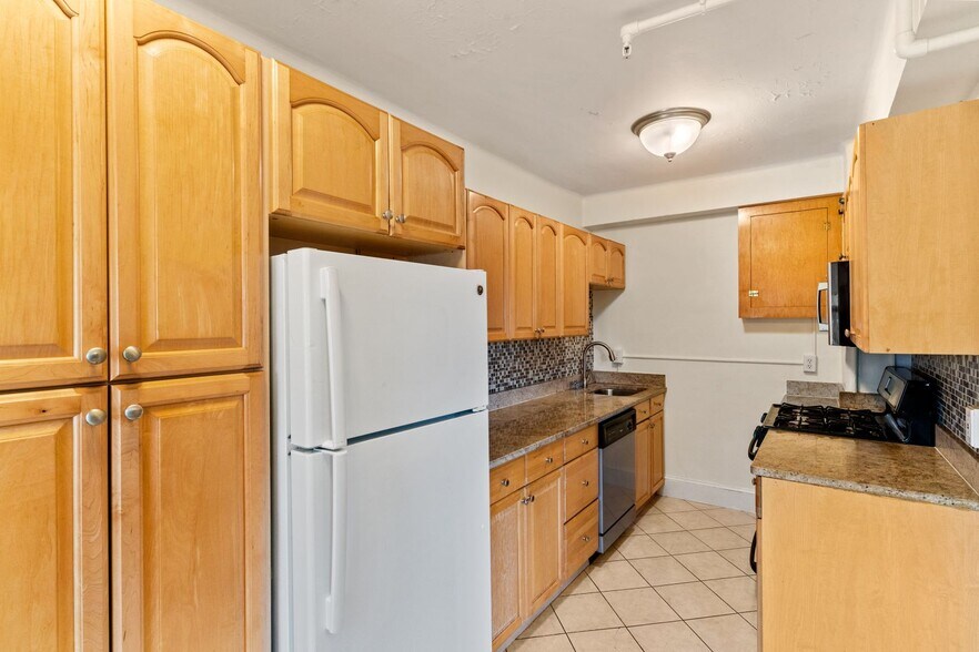 Building Photo - 1450 Beacon St