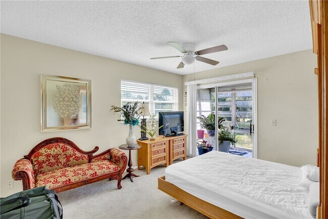 Building Photo - 2 Vis Gdns Trl