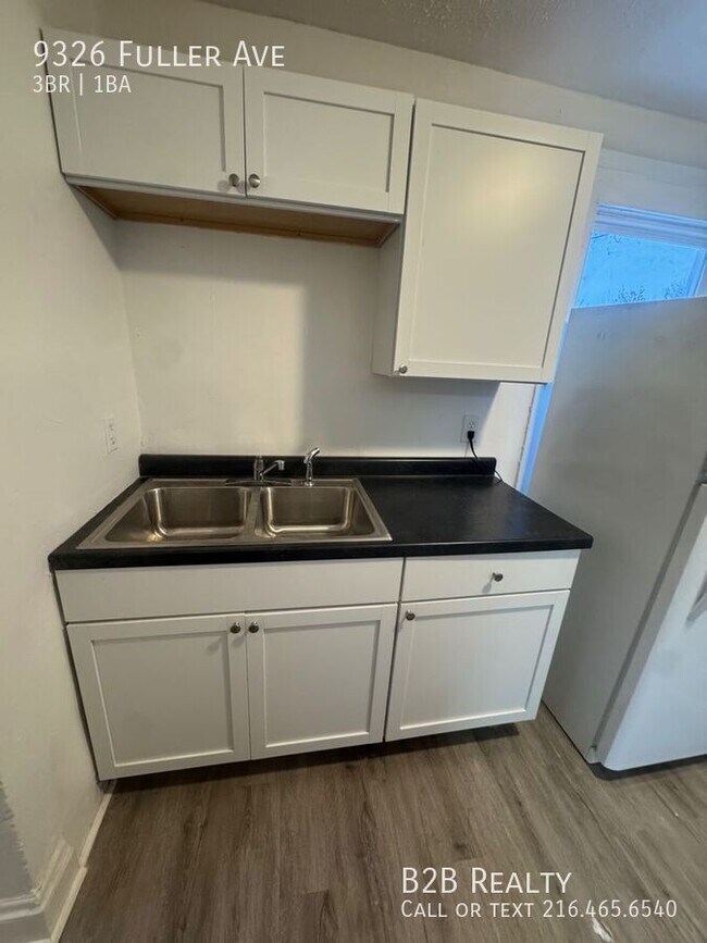 Building Photo - 9326 Fuller Ave