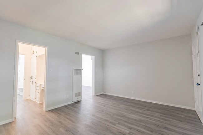 Interior Photo - 7056 Lanewood Ave