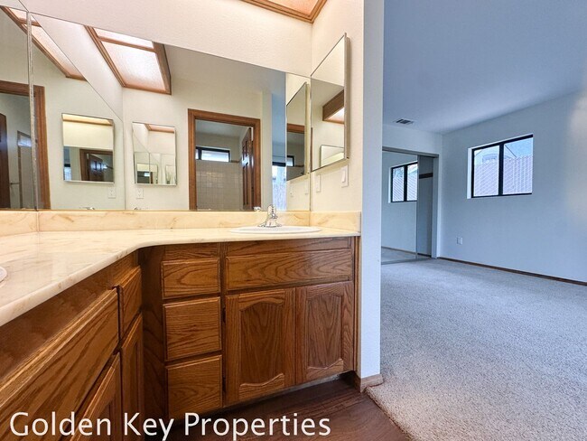 Building Photo - Single-level 4-Bedroom home on a large cor...