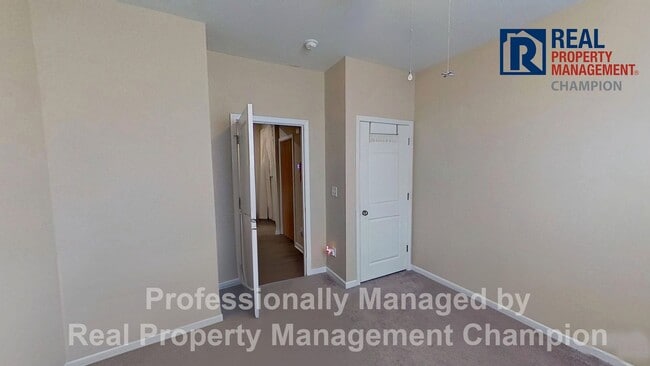 Building Photo - Spacious 4 BD/2 BA Home in Hawkeswater on the River