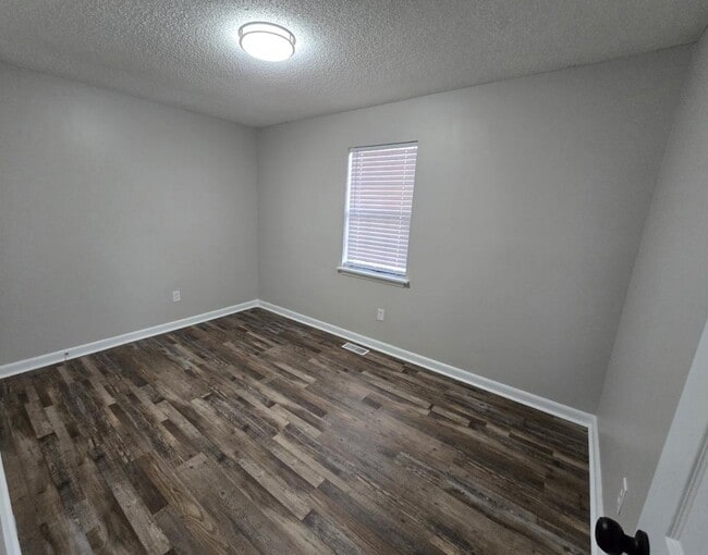 Building Photo - 301 N Broad St