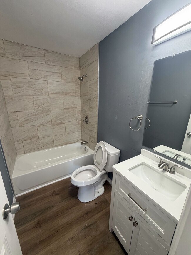 Building Photo - 1419 N Arapahoe St