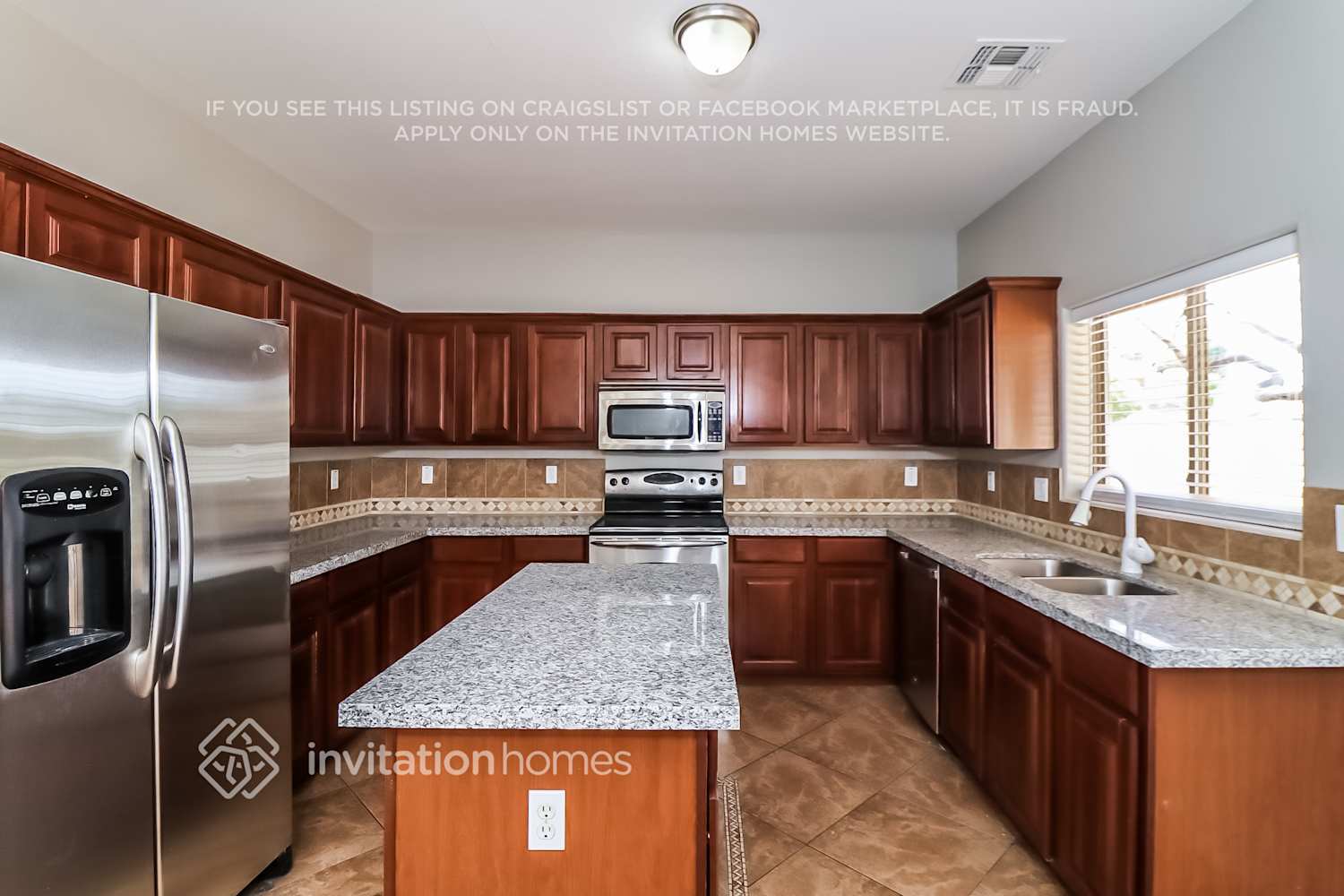 Building Photo - 1416 S 115th Dr