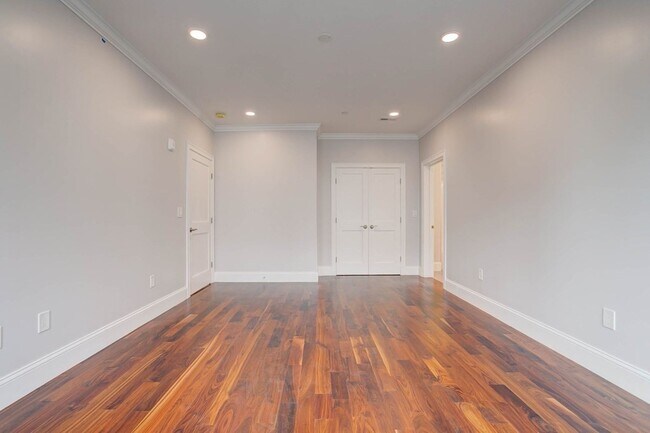 Building Photo - 87 Medford St