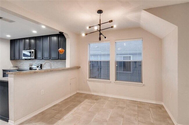 Building Photo - Spacious 4 Bed 3 Bath Rental with Modern Touches in Austin