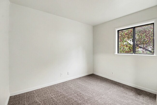 Building Photo - 518 St Marys Dr
