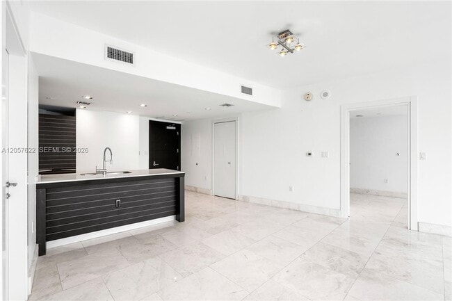 Building Photo - 200 Biscayne Blvd Way