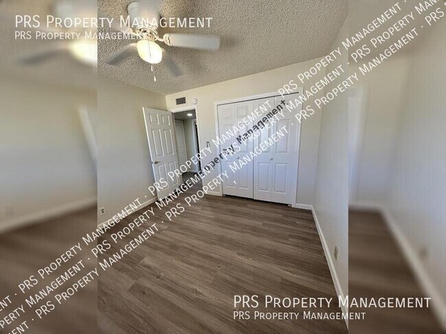 Building Photo - 711 N Oracle Cir