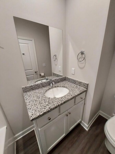 Building Photo - 2334 E Cheyenne Ct