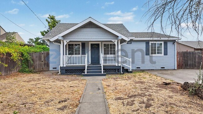 Building Photo - 1042 Las Palmas Ave