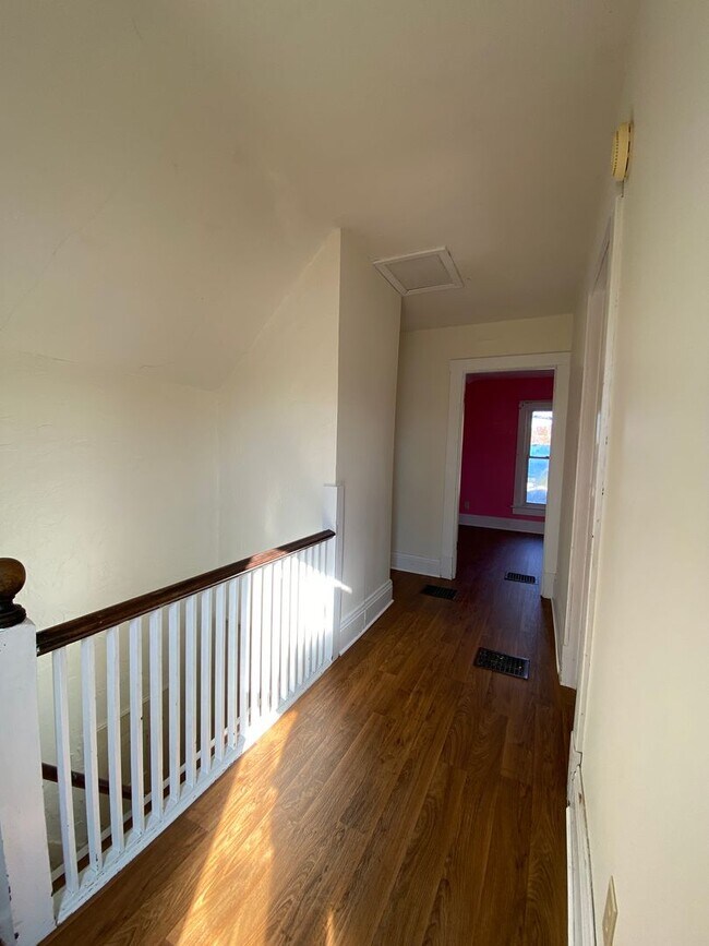 Building Photo - 3 Bedroom Home in Elkhart with Garage and ...