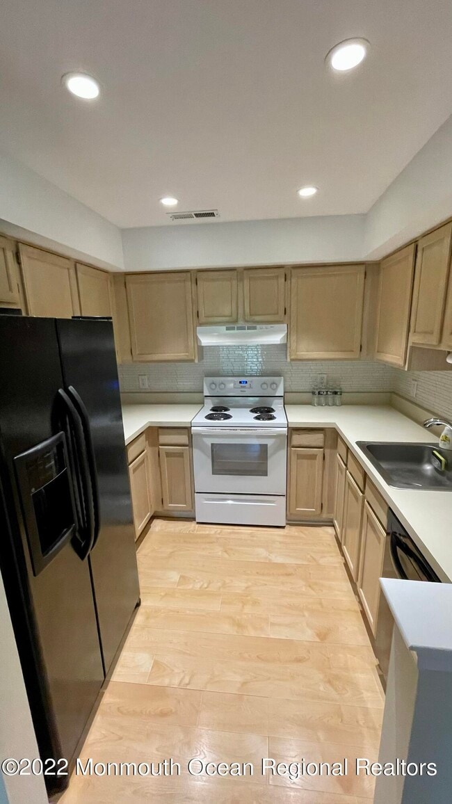 Building Photo - 124 Walden Cir