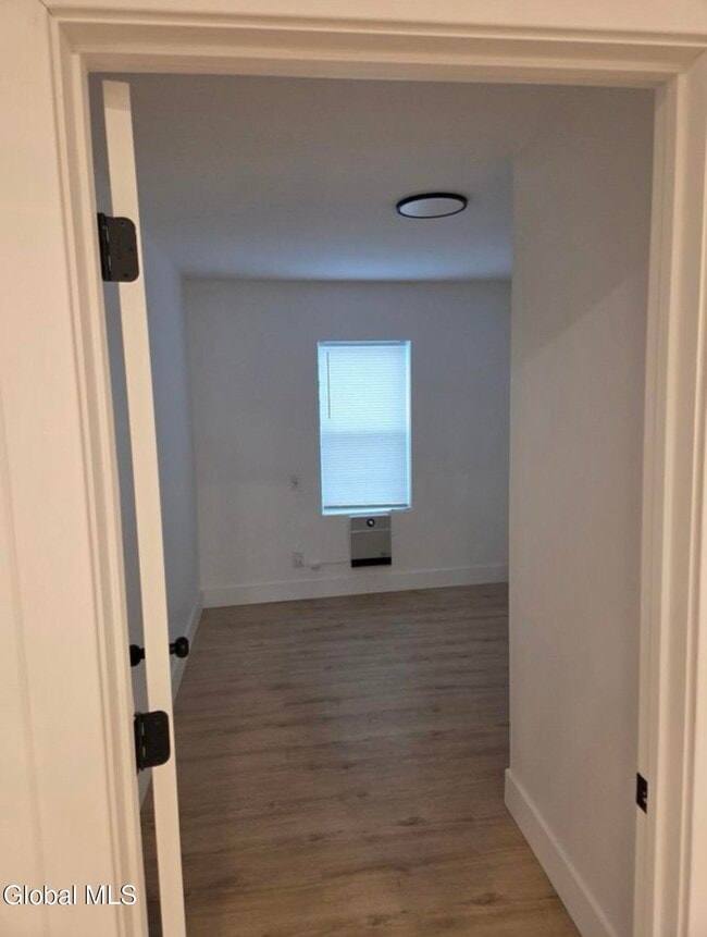 Building Photo - 31 Van Zandt St