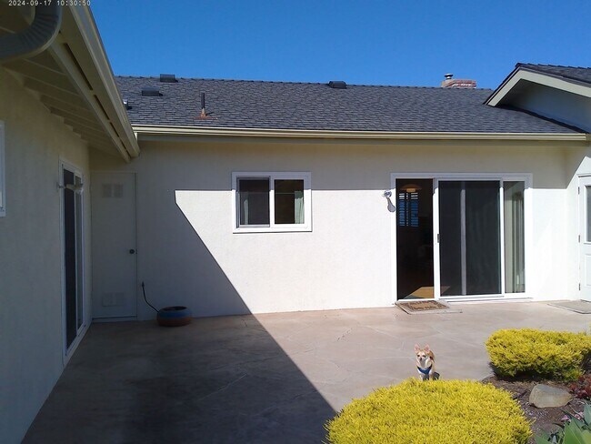 Building Photo - Sunset Terrace 3 bedroom, 2 bath house, 2 car garage in Los Osos