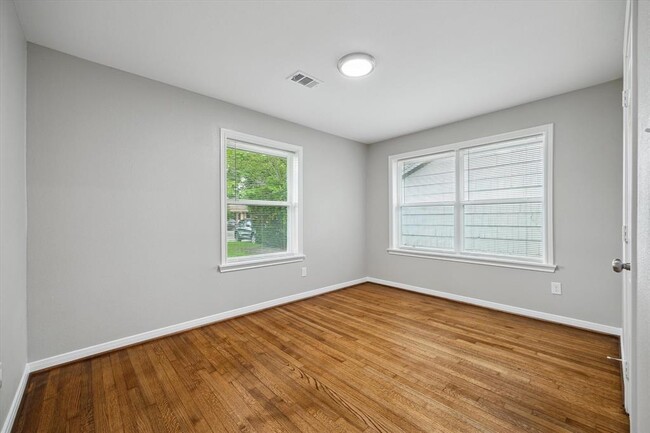 Building Photo - 6830 Cherrydale Dr