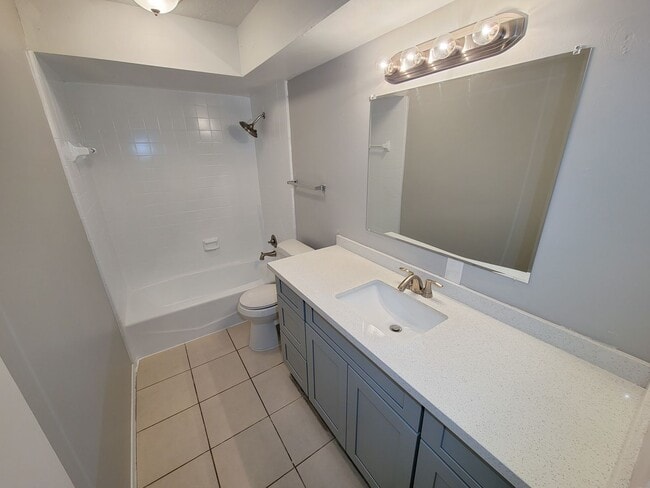 Building Photo - Three bedroom 2 full bath duplex style hom...