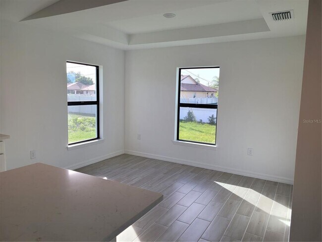 Building Photo - 11100 Vanessa Ave