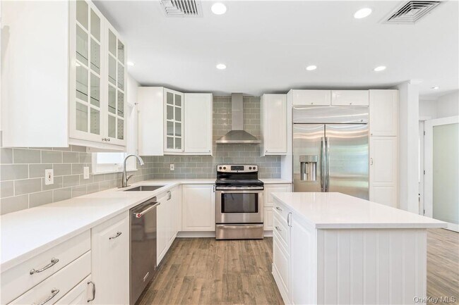 Building Photo - 17 Soundview Ave