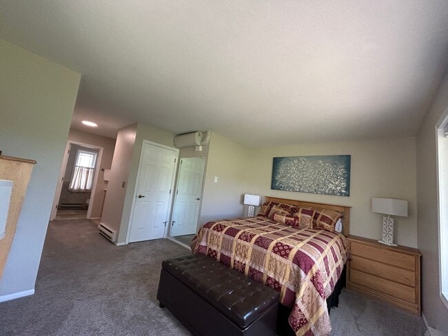 Building Photo - Breathe Taking Views with this 4 bed 3.5 bath home!