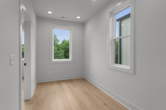 Building Photo - Stunning New Townhome in The Heart of East Nashville