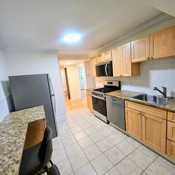 Building Photo - 153 Webster Ave