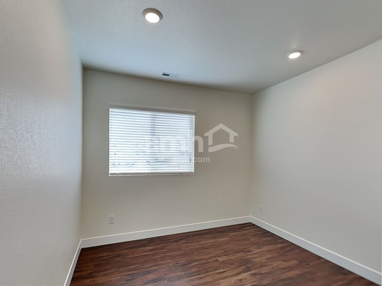 Building Photo - 3939 Ryedale Wy