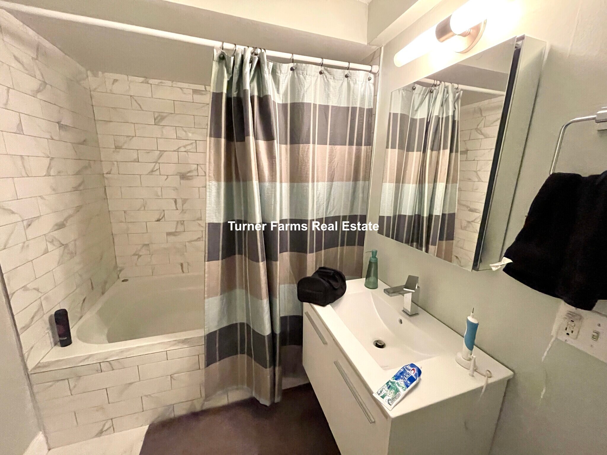 Building Photo - 38 Cherry St