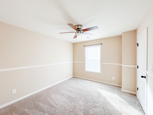 Building Photo - 2 Bedroom 1.5 Bath Townhome