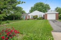 Building Photo - 9702 Bellevue Dr