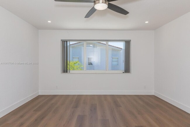 Building Photo - 2795 N 40th Ave