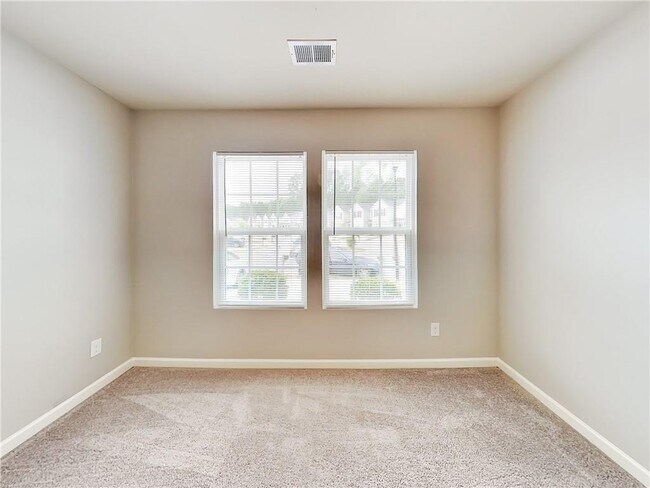 Building Photo - 2565 Piering Dr